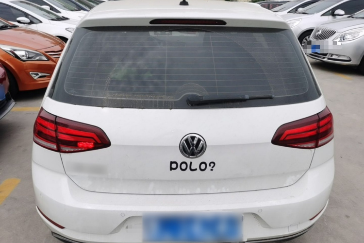 Volkswagen Golf 2019 car image #6