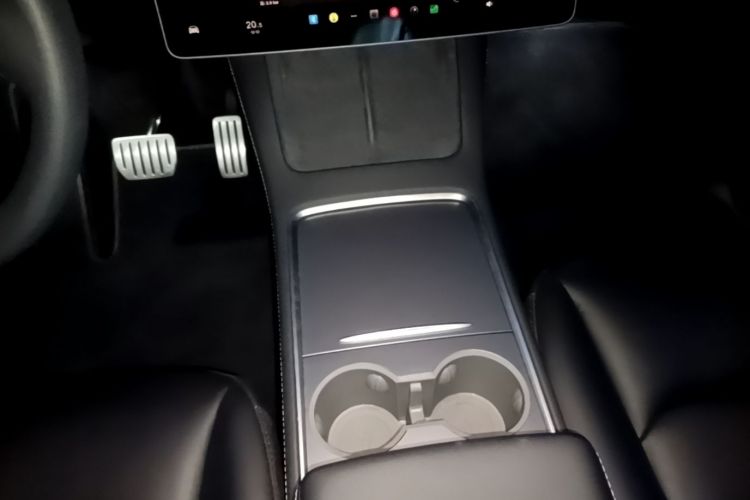 Tesla Model Y 2023 #14 Tesla Model Y 2023 immagine di auto #14