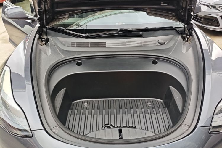 Tesla Model 3 2023 car image #20