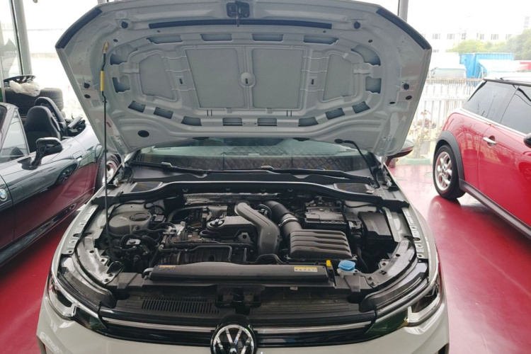 Volkswagen Golf 2025 car image #20
