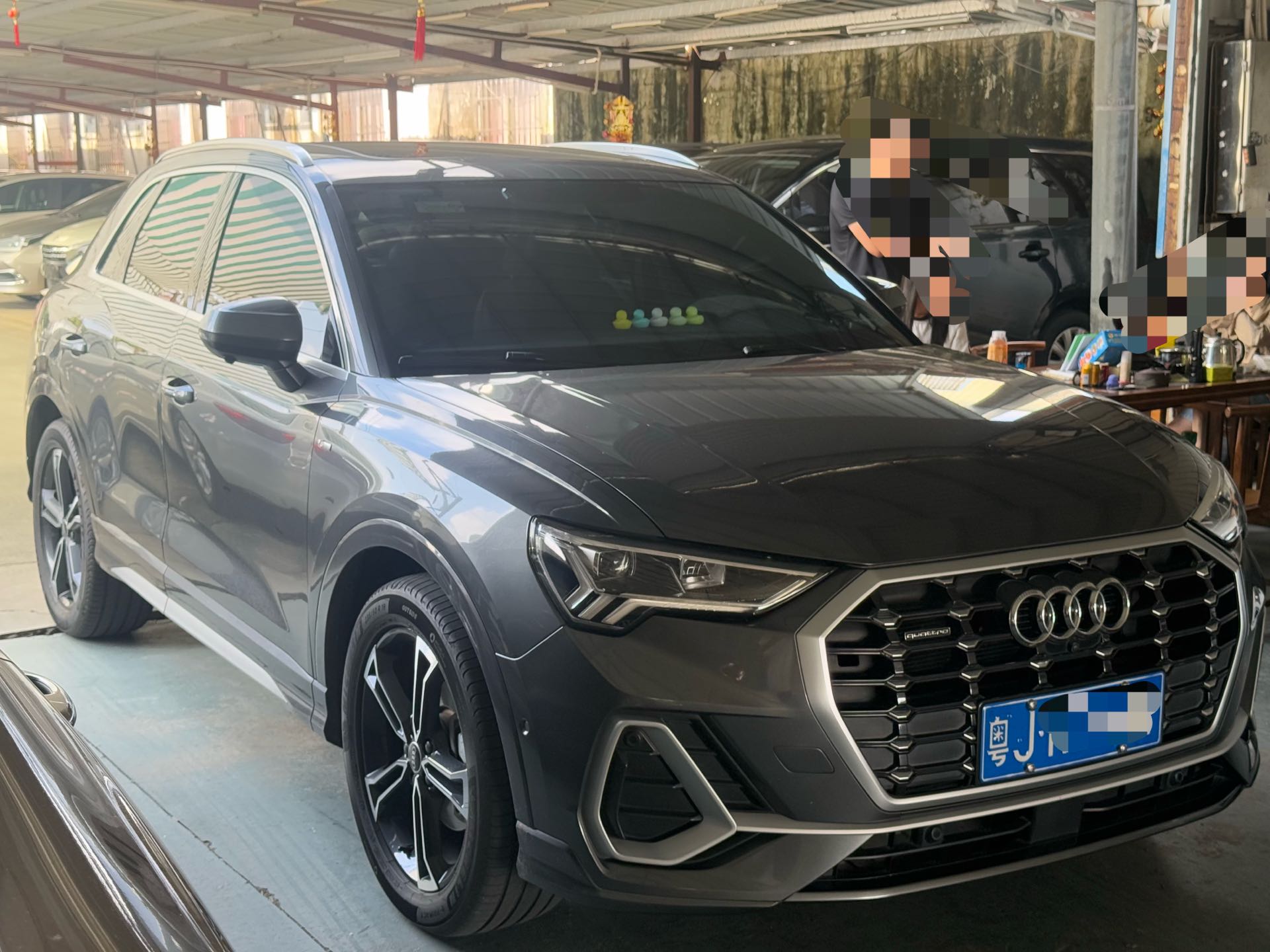 Audi Q3 2023 car image #2