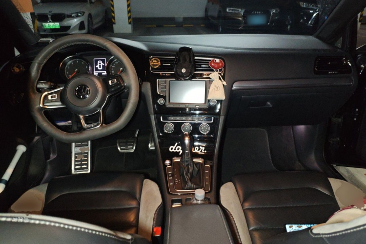 Volkswagen Golf 2017 car image #11