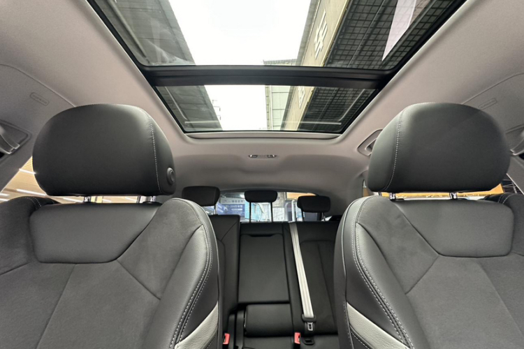 Audi Q3 2022 car image #26