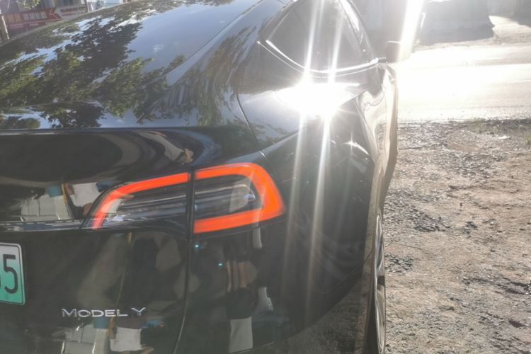 Tesla Model Y 2022 #8 Tesla Model Y 2022 car image #8