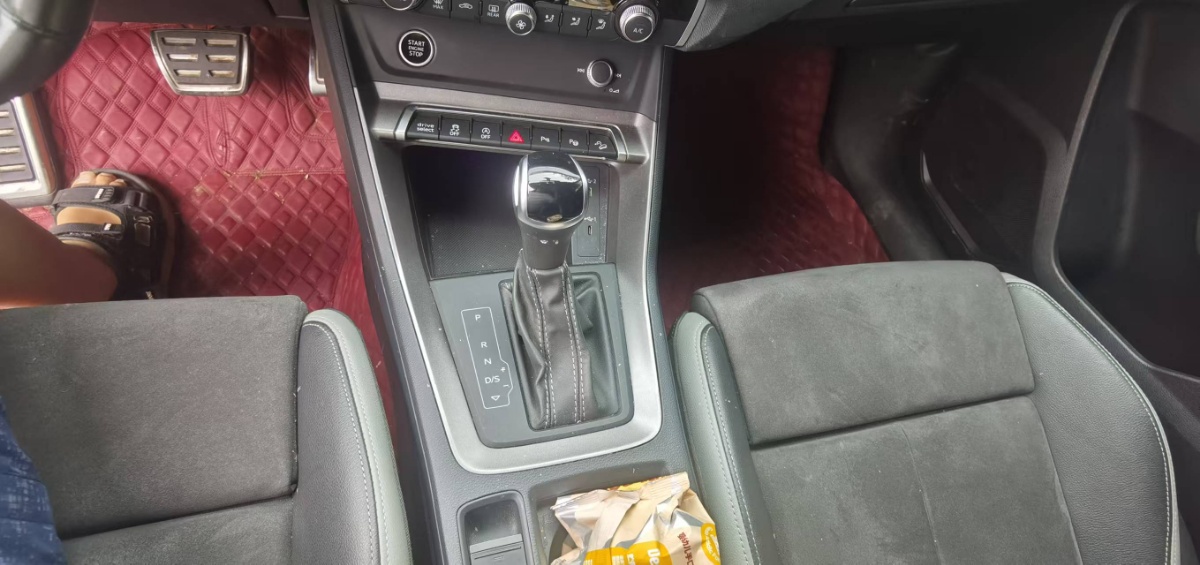 Audi Q3 2023 car image #4