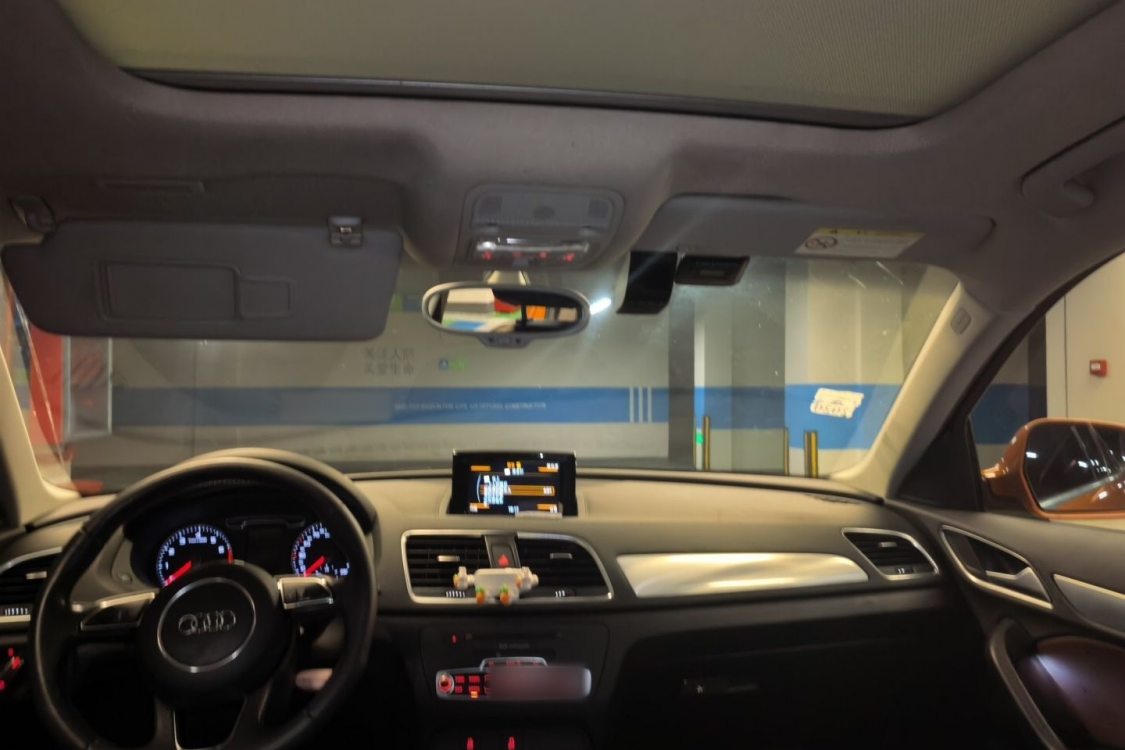 Audi Q3 2016 car image #20