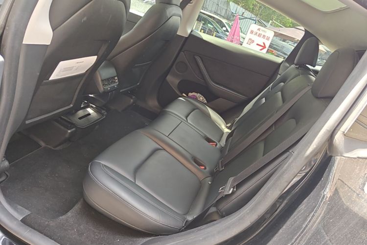 Tesla Model Y 2023 immagine di auto #17