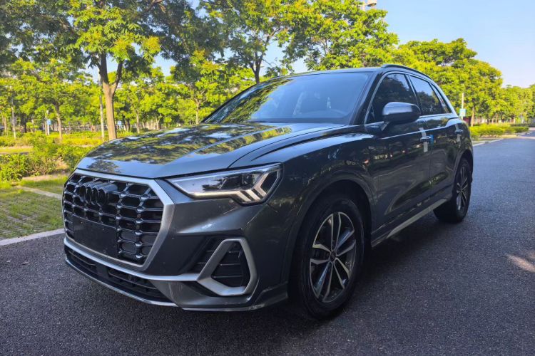 Audi Q3 2023 car image #19