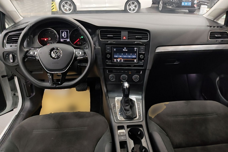 Volkswagen Golf 2018 car image #10
