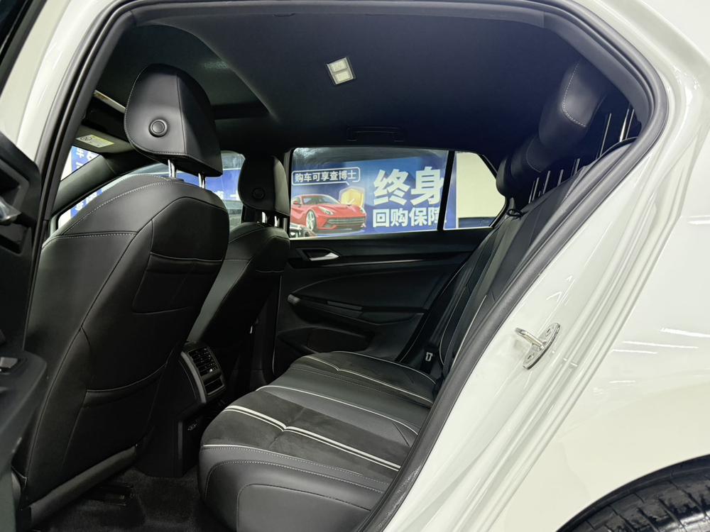 Volkswagen Golf 2021 car image #18