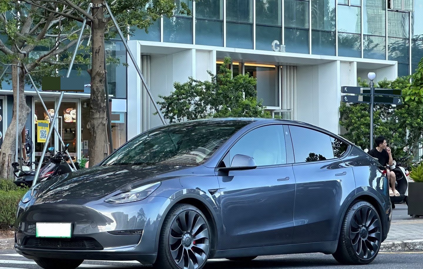 Tesla Model Y 2022 immagine di auto 