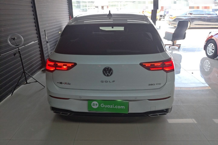 Volkswagen Golf 2023 car image #6