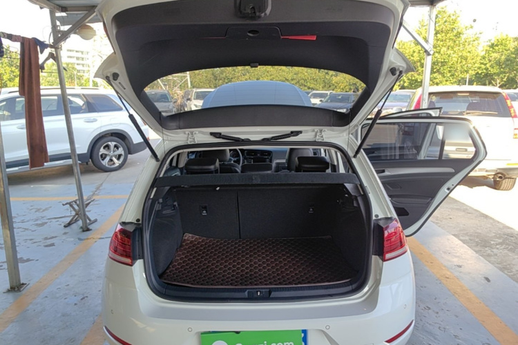 Volkswagen Golf 2018 car image #19
