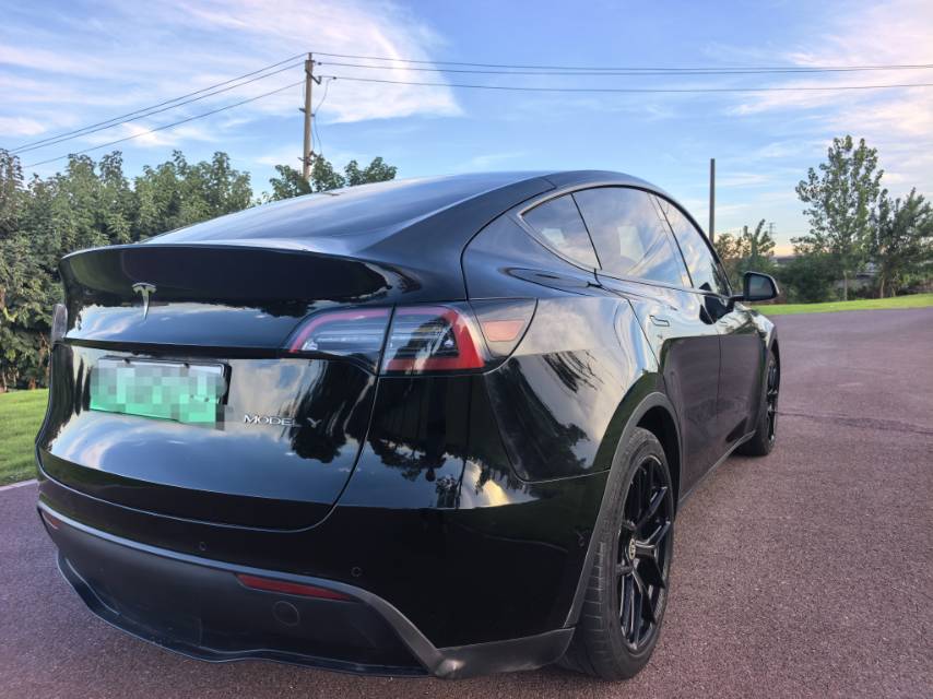 Tesla Model Y 2022 car image #9