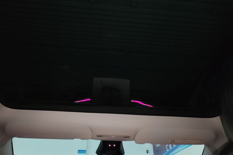 Tesla Model Y 2024 immagine di auto #18
