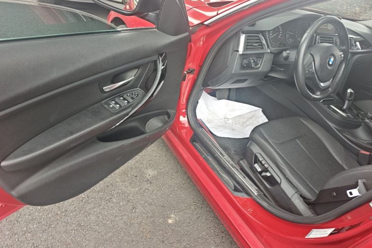 BMW 3 Series 2017 car image #12