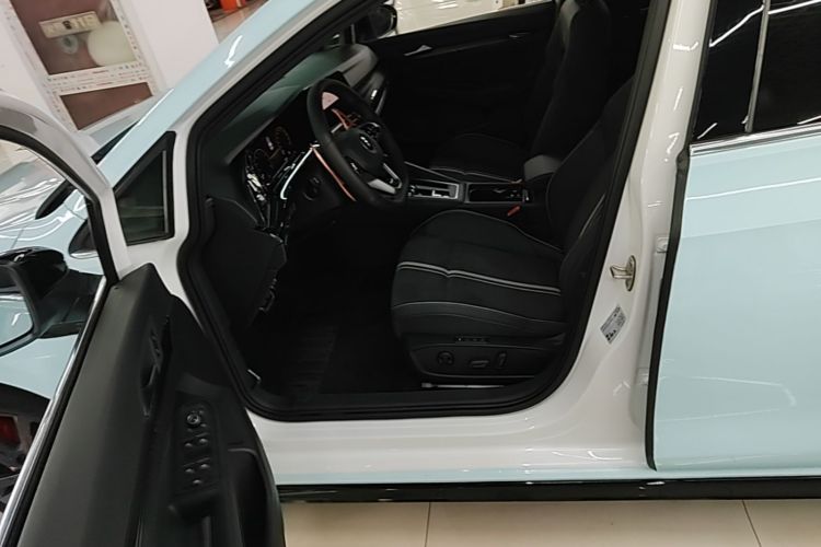 Volkswagen Golf 2024 car image #15