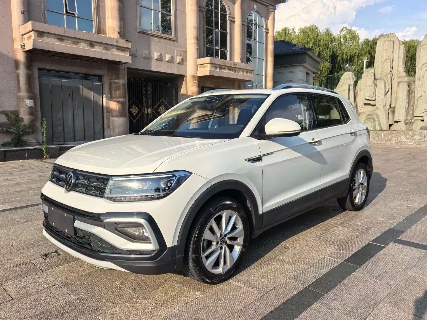 Volkswagen T-Cross 2020 car image #2