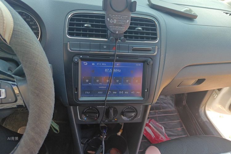 Volkswagen Polo 2016 car image #15