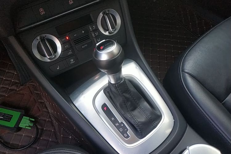 Audi Q3 2015 car image #14