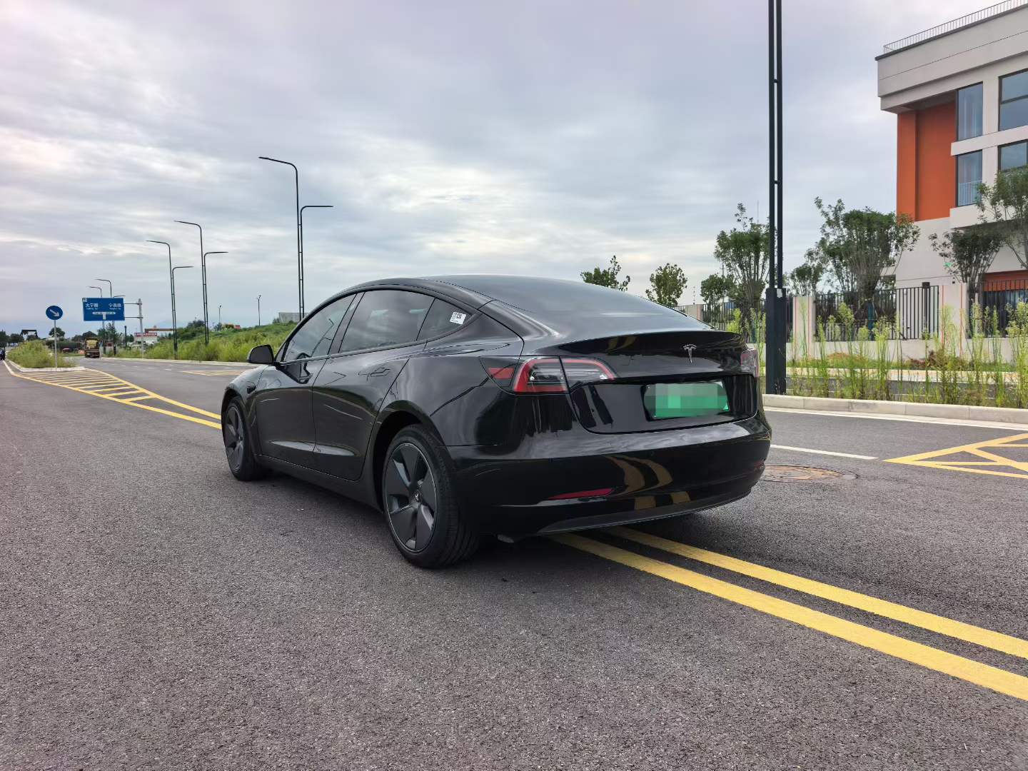 Tesla Model 3 2023 car image #5
