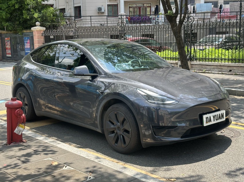 Tesla Model Y 2024 #3 Tesla Model Y 2024 car image #3