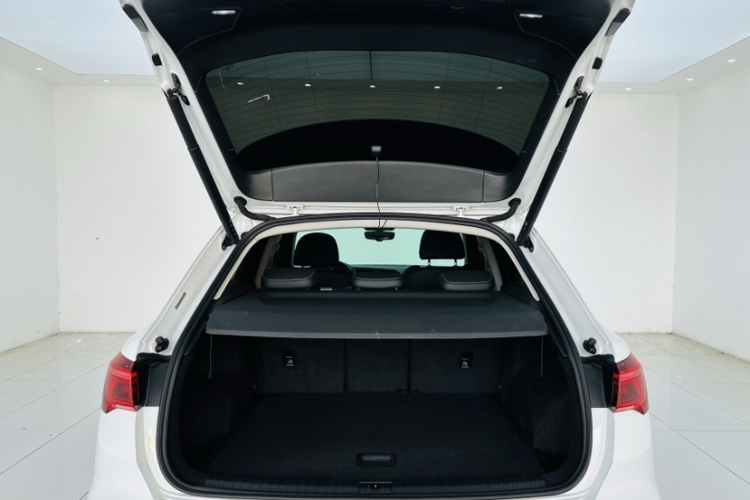 Audi Q3 2022 car image #20