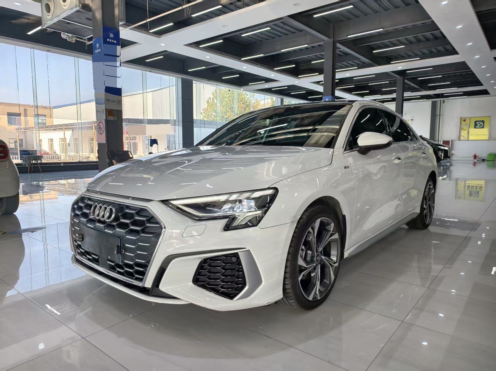 2022 immagine di auto 
