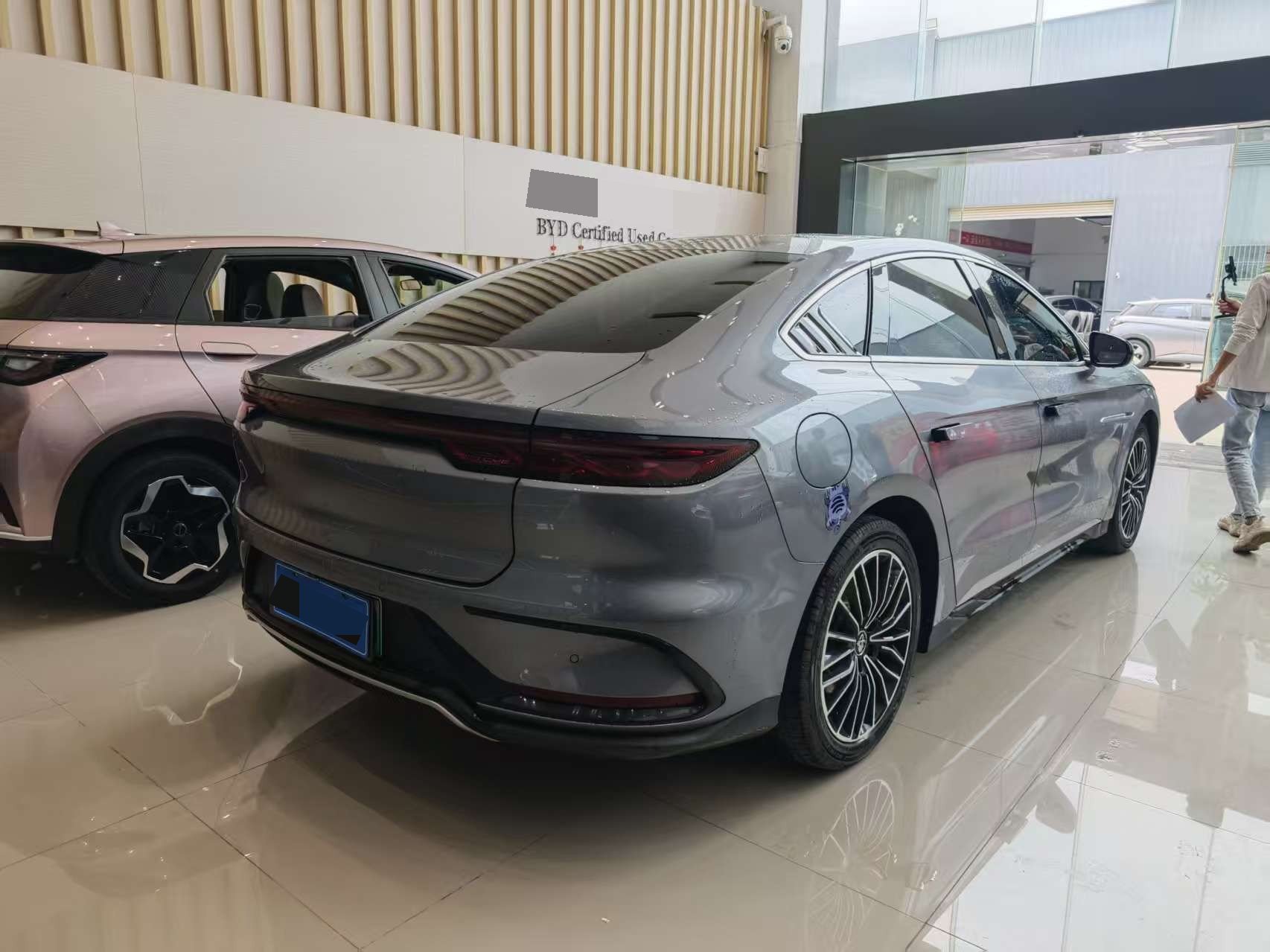 BYD Han 2023 car image #9