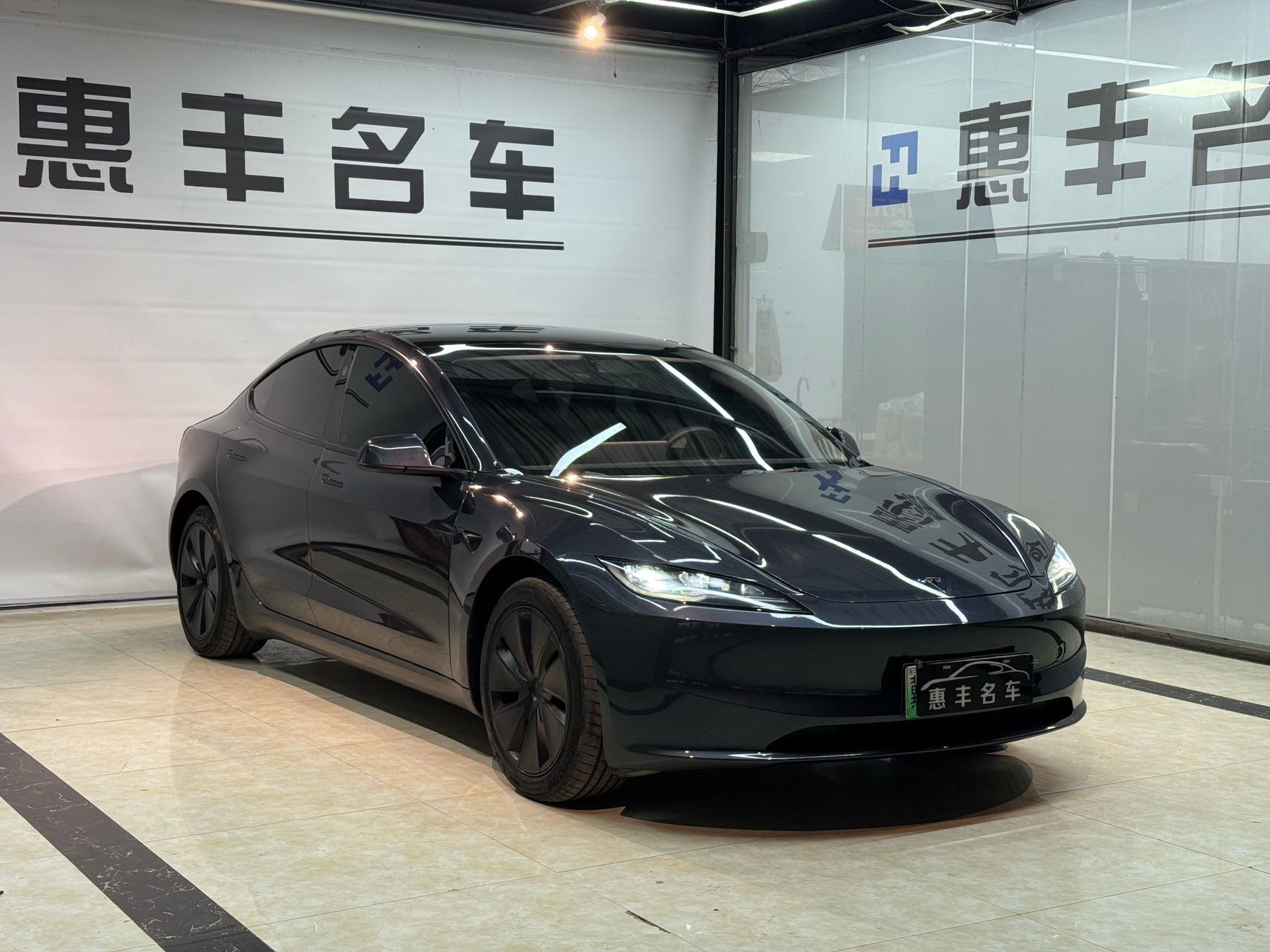 Tesla Model 3 2025 car image #3