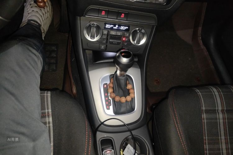 Audi Q3 2015 #16 Audi Q3 2015 car image #16