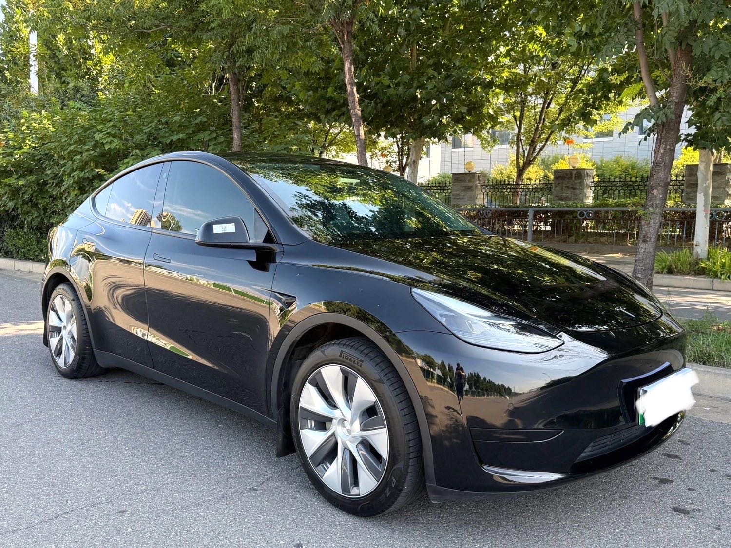 Tesla Model Y 2023 #3 Tesla Model Y 2023 car image #3