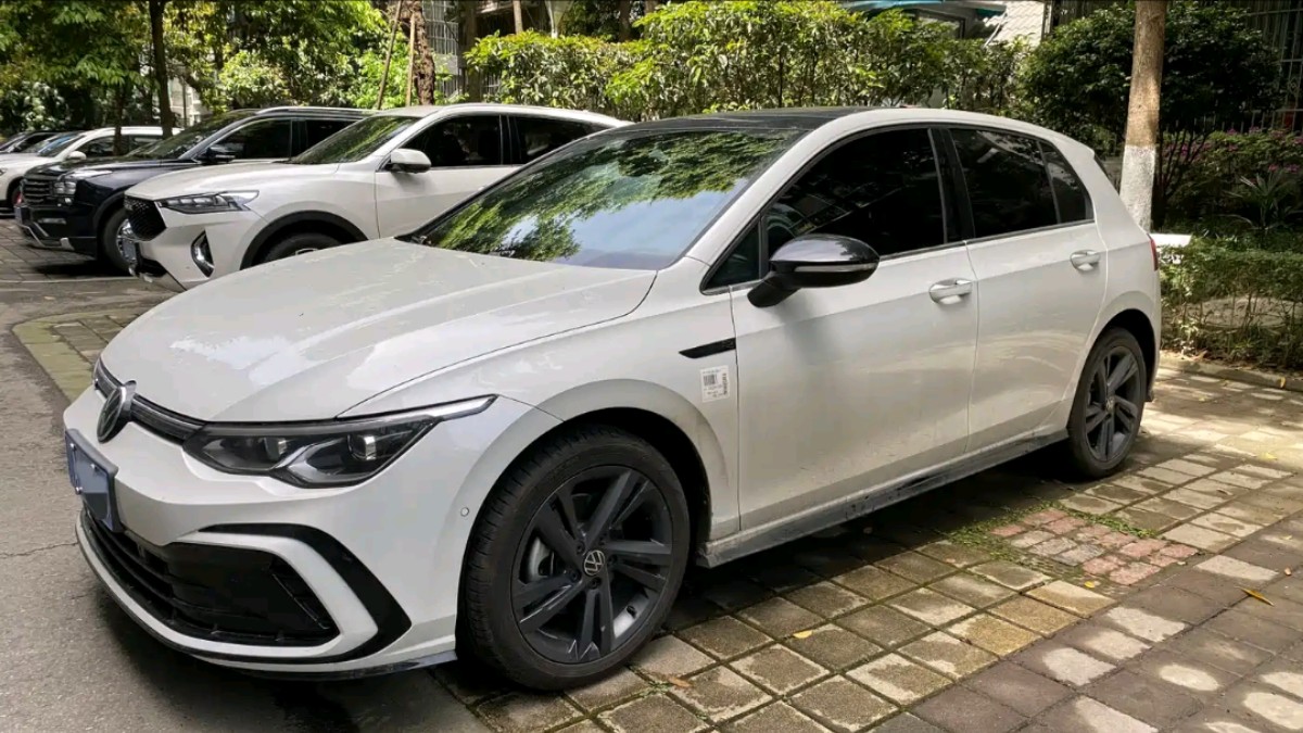 Volkswagen Golf 2023 car image 