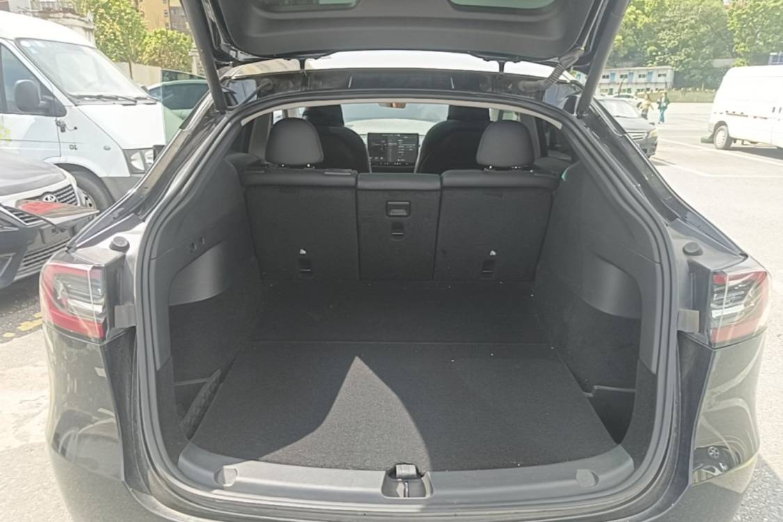 Tesla Model Y 2024 #10 Tesla Model Y 2024 car image #10