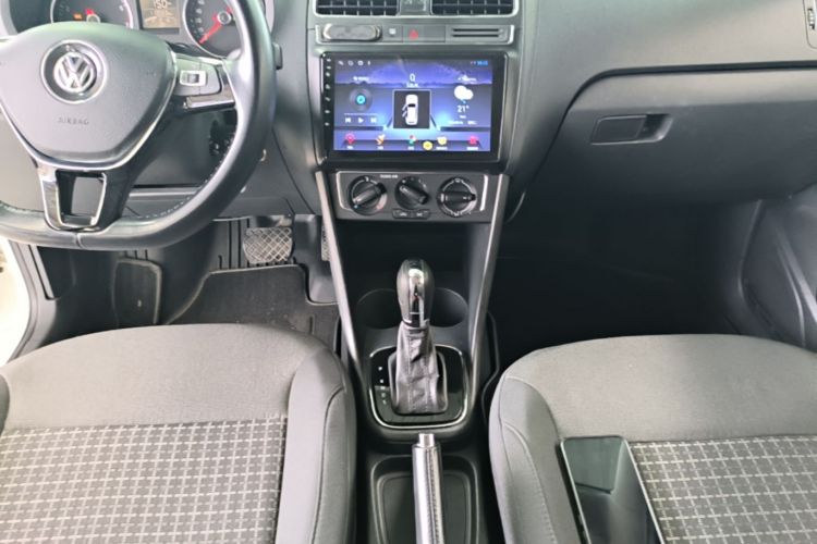 Volkswagen Polo 2017 car image #14