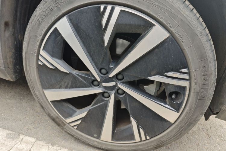 GEELY Boyue L 2023 car image #9