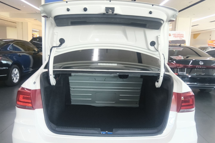 Volkswagen Santana 2023 صورة سيارة #21