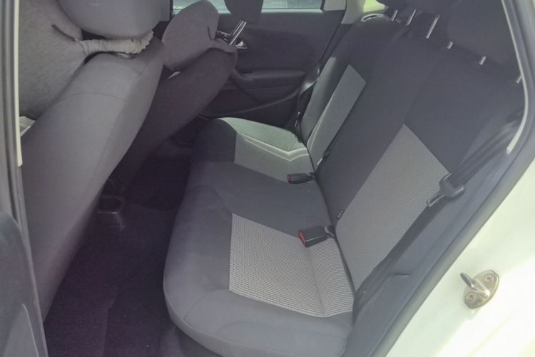 Volkswagen Polo 2019 car image #17