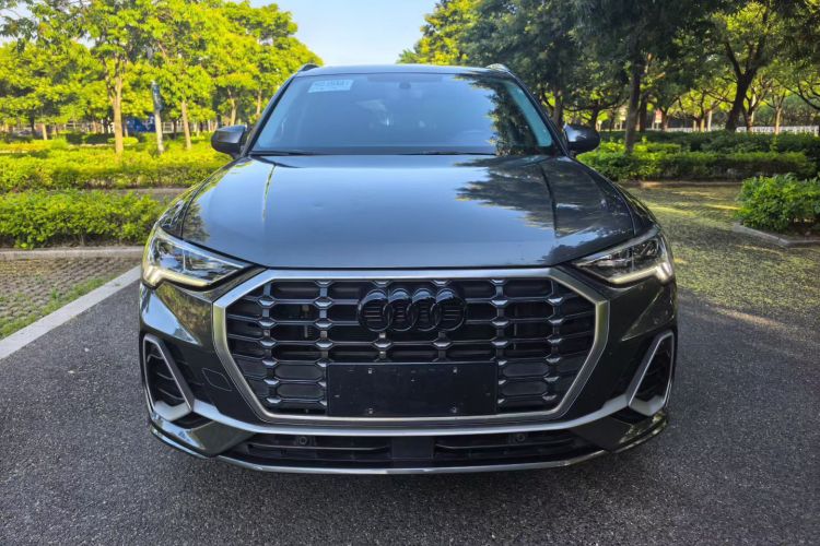 Audi Q3 2023 car image #3