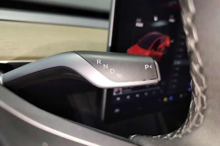 Tesla Model Y 2023 car image #14