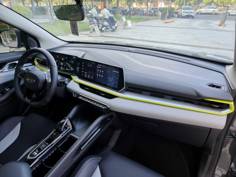 GEELY Coolray 2023 car image #4