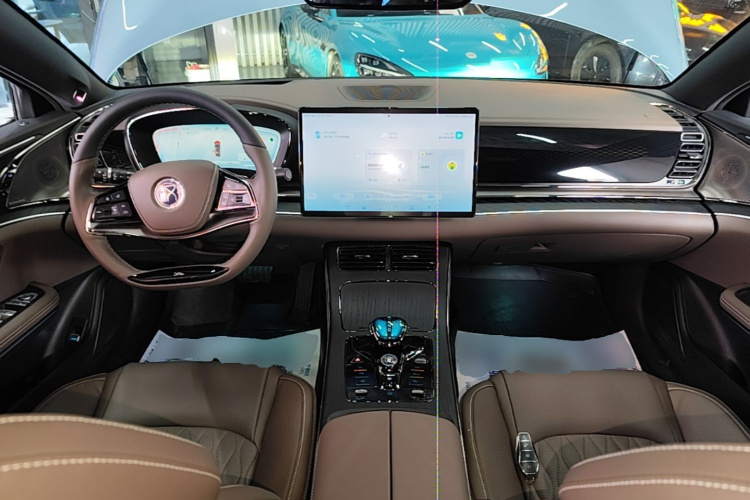 BYD Han 2023 car image #11