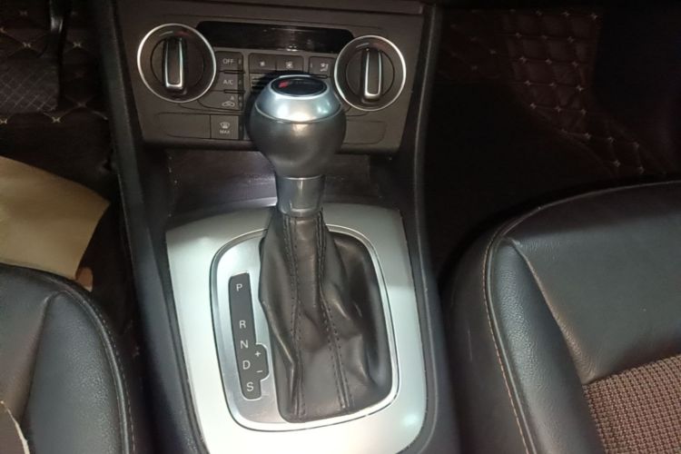 Audi Q3 2019 car image #18