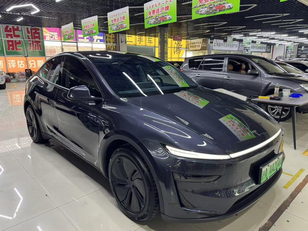 Tesla Model Y 2025 #3 Tesla Model Y 2025 immagine di auto #3