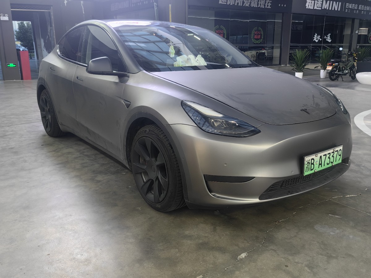 Tesla Model Y 2023 car image #2