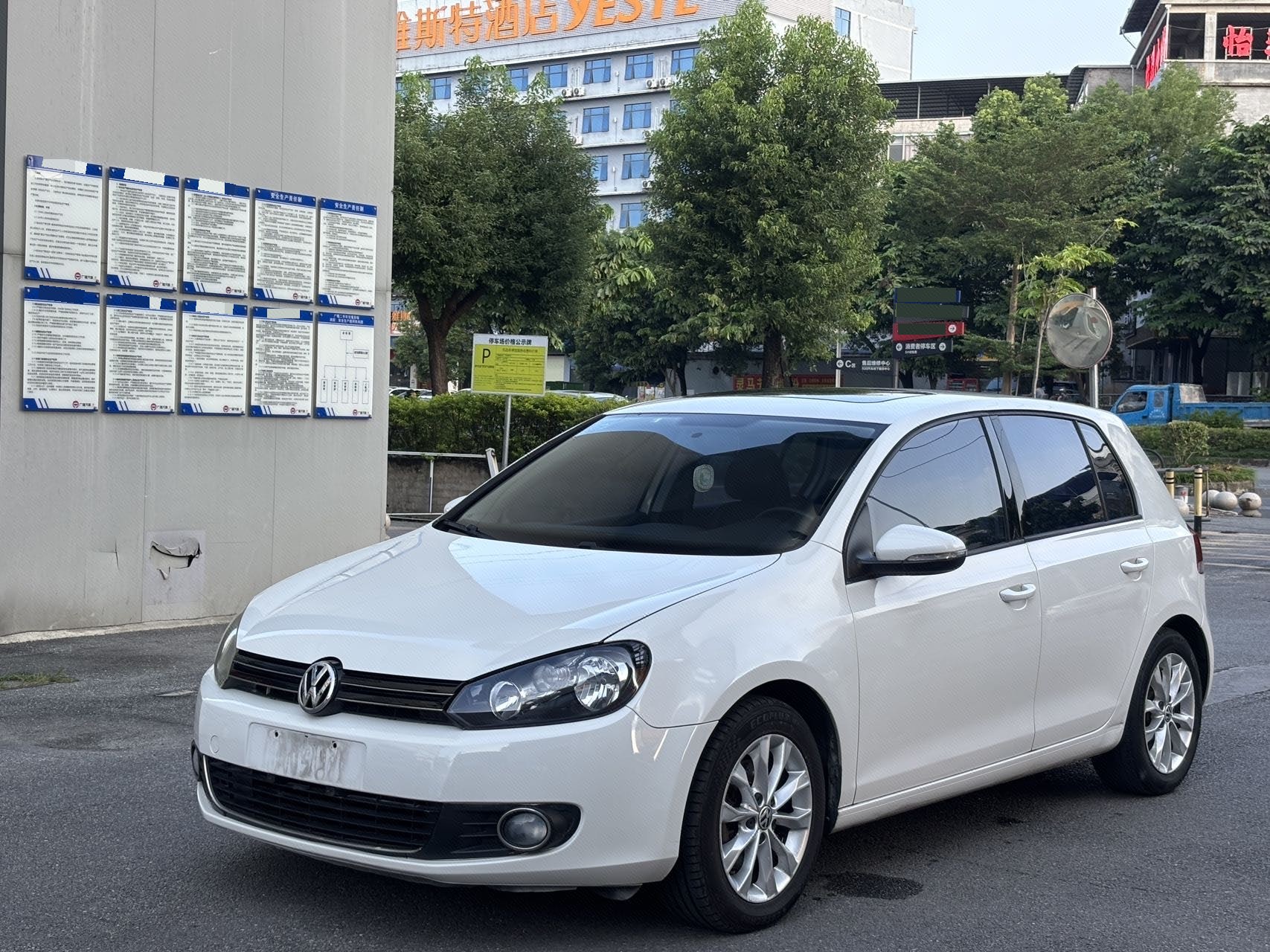 Volkswagen Golf 2012 Volkswagen Golf 2012 car image
