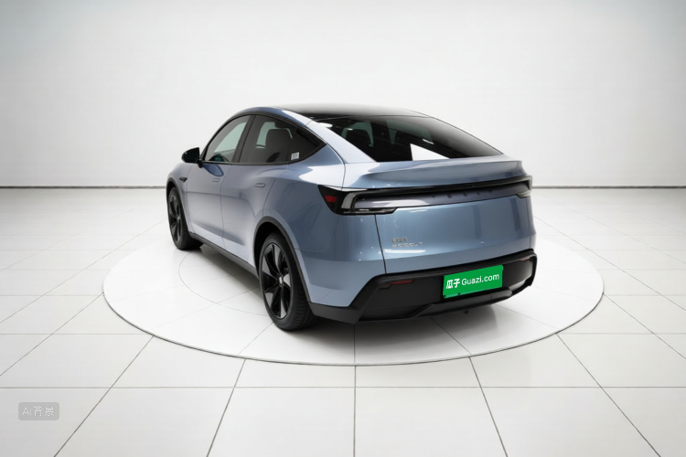 Tesla Model Y 2025 #5 Tesla Model Y 2025 car image #5