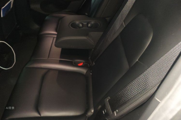 Tesla Model Y 2023 car image #19