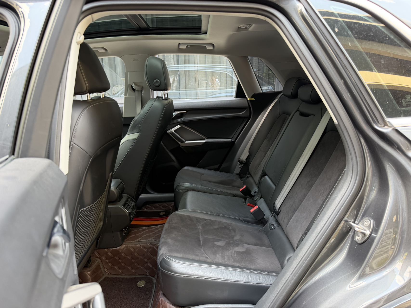 Audi Q3 2019 car image #8