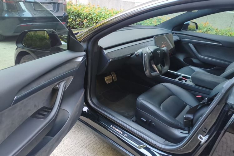 Tesla Model 3 2022 car image #12